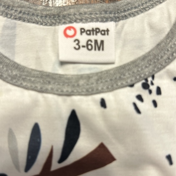 Set of 3 different brand 3-6 months baby outfits. - Picture 2 of 9